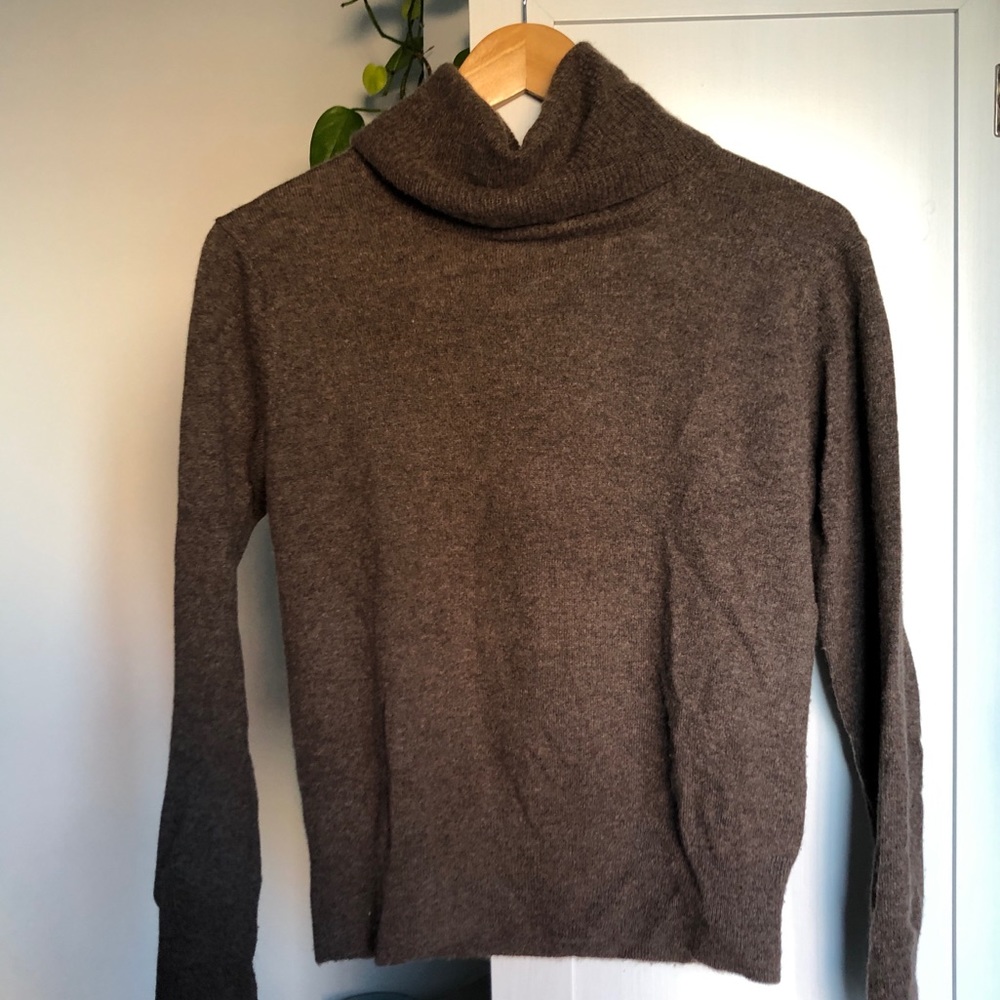 100% Cashmere turtleneck sweater